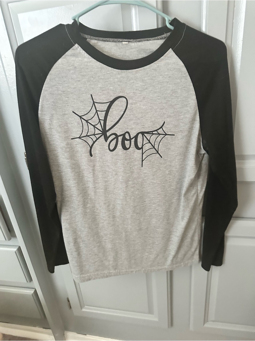 'Boo' Raglan Long-Sleeve Tee - Black & Gray